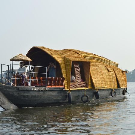 Hotel Thara'S Houseboat Alappuzha Esterno foto