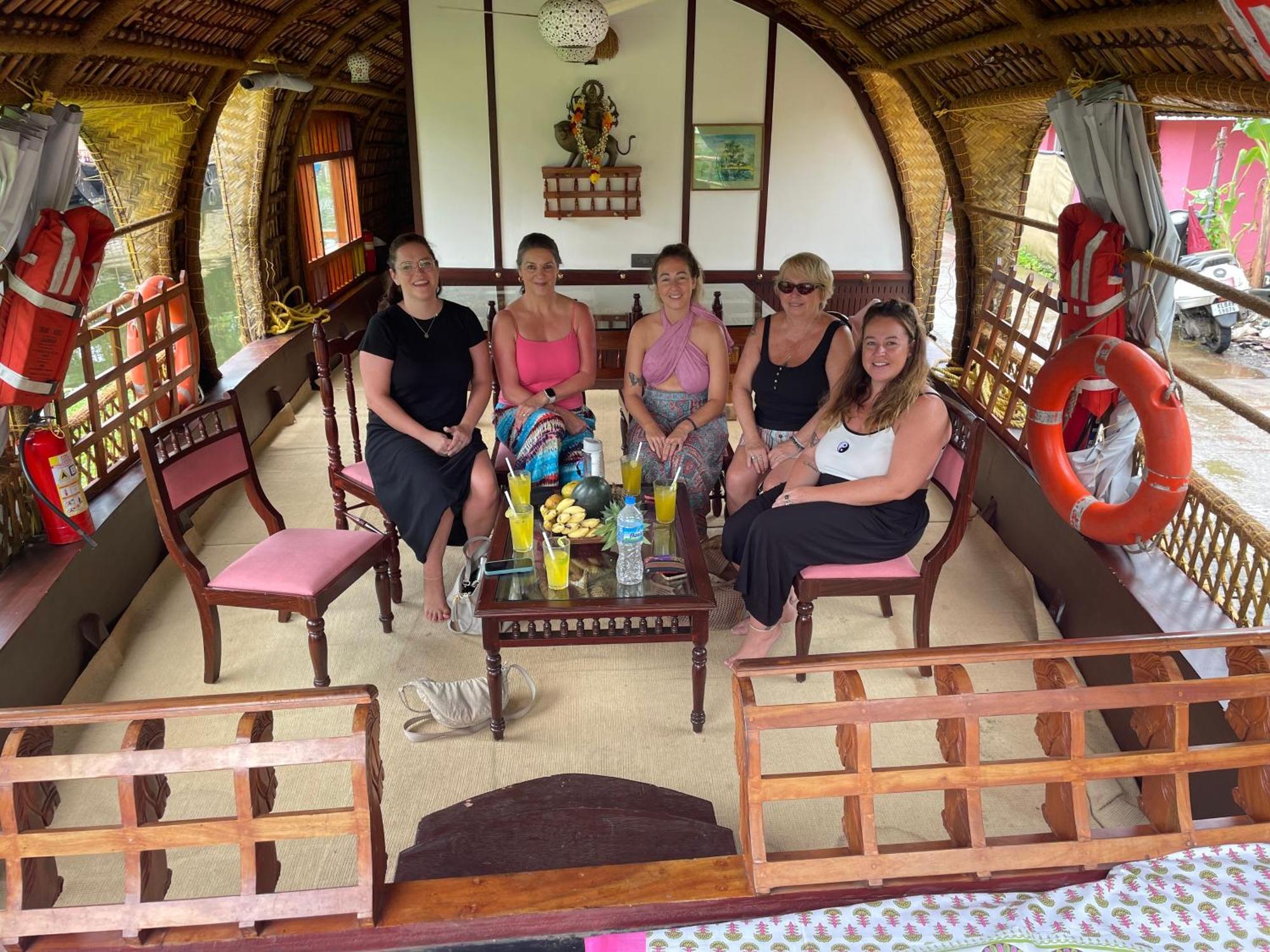 Hotel Thara'S Houseboat Alappuzha Esterno foto