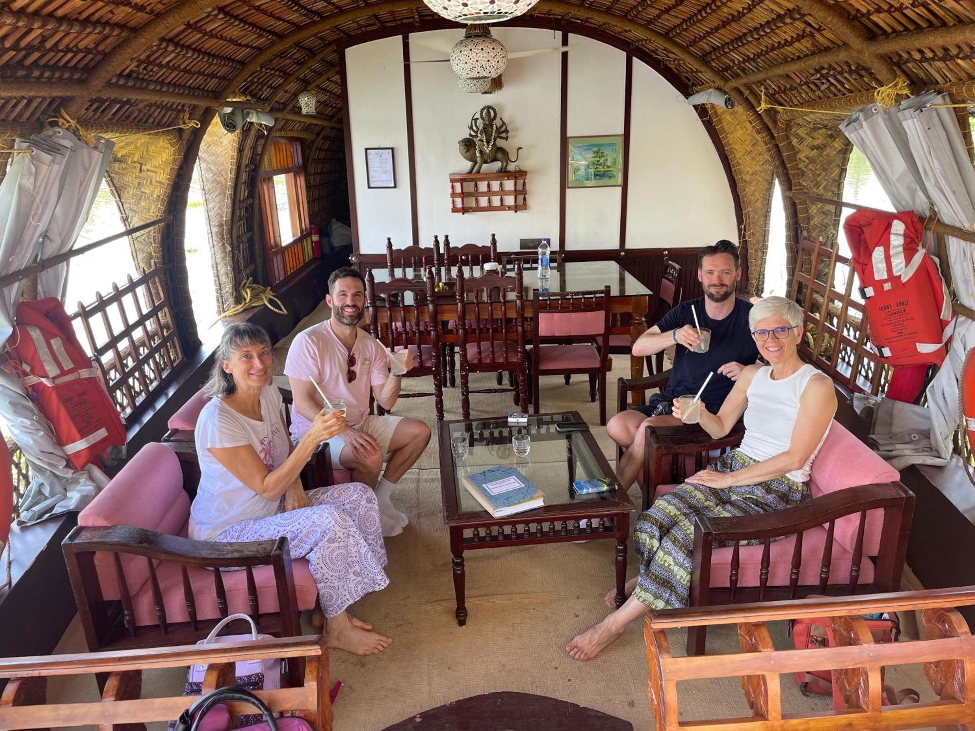 Hotel Thara'S Houseboat Alappuzha Esterno foto