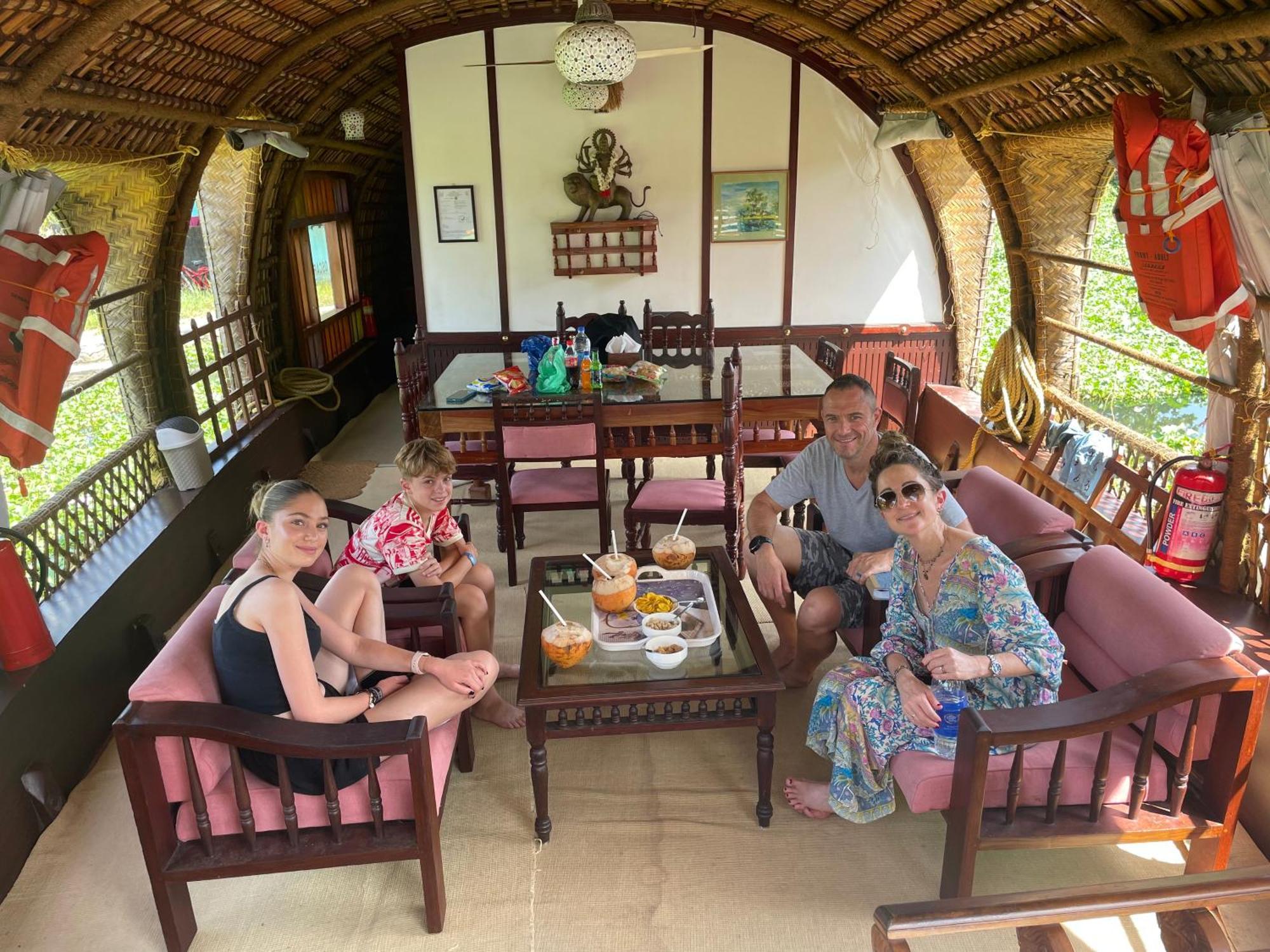 Hotel Thara'S Houseboat Alappuzha Esterno foto