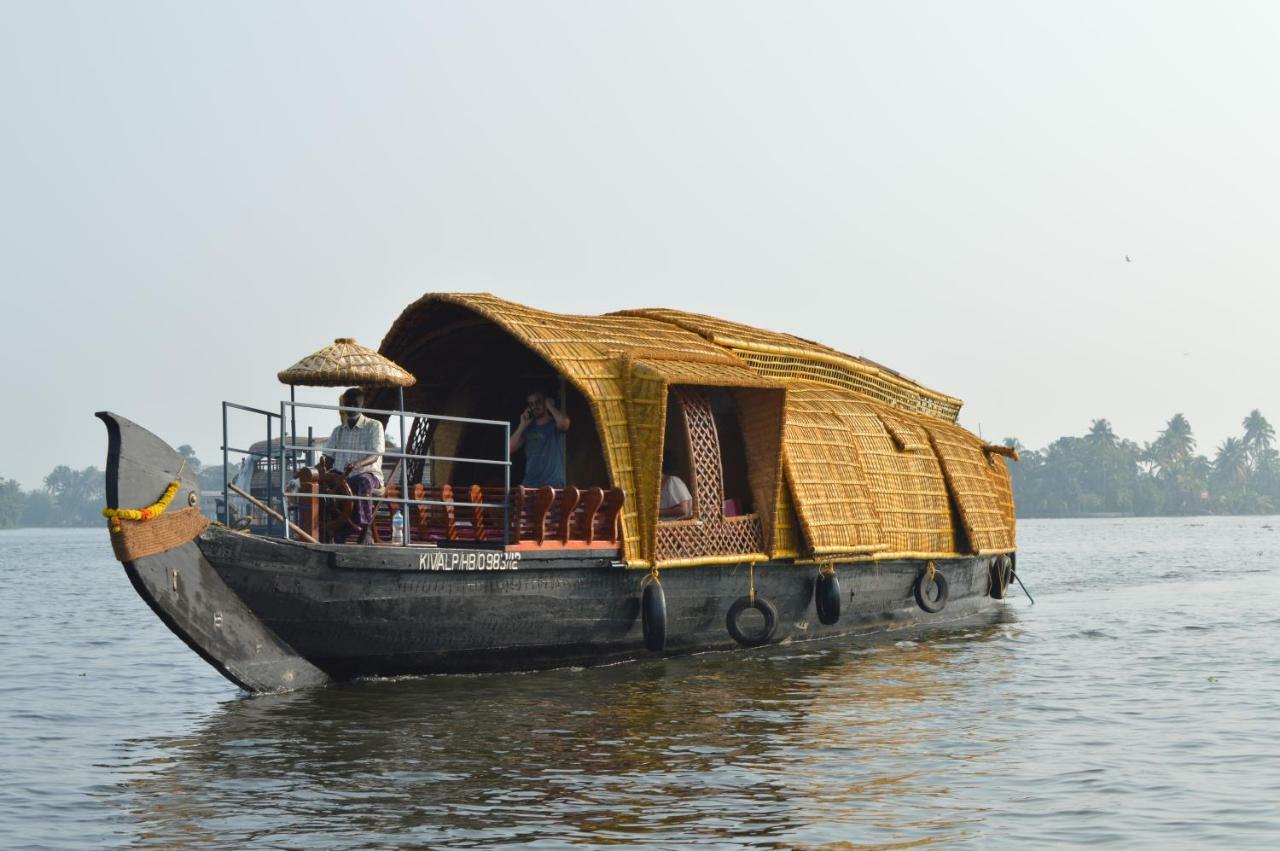 Hotel Thara'S Houseboat Alappuzha Esterno foto